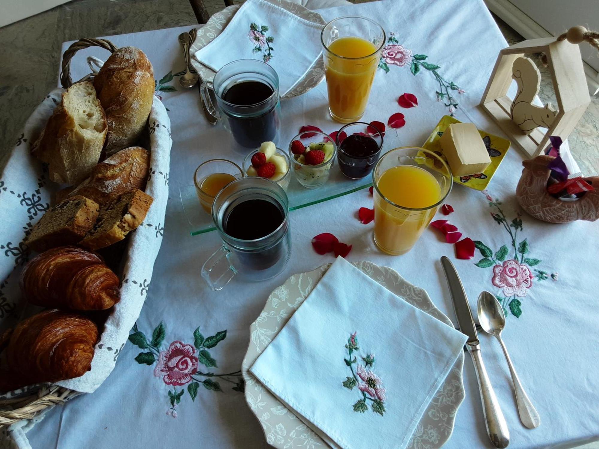 Saint-Martin-du-Bois  L'Ecureuil Gourmand, Chambre D'Hotes En Anjou Bleu מראה חיצוני תמונה